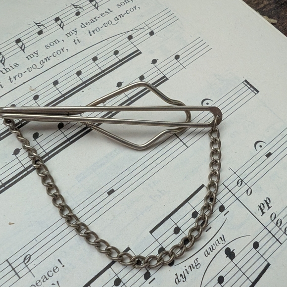 Tie Bar Clip with Chain - Picture 2 of 5